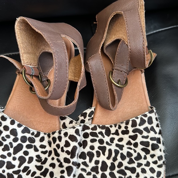 Real Leather and Suede Cheetah Sandals - Picture 3 of 11
